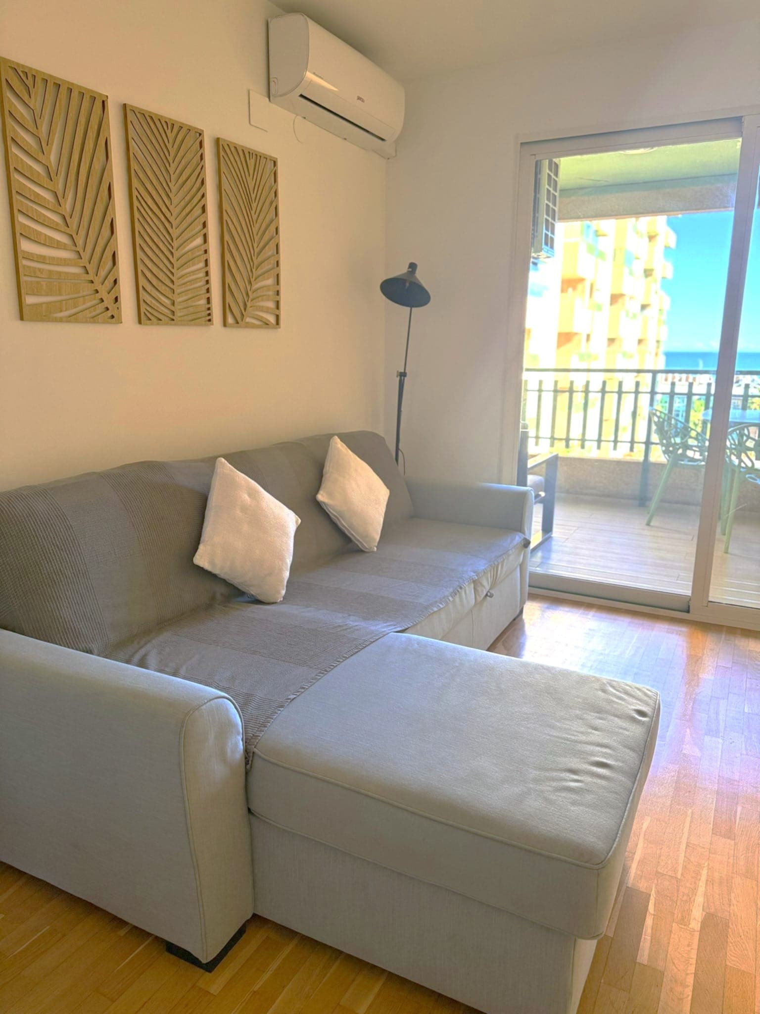 BEACH VALENCIA LUXURY B7-23 Apartment with terrace and sea views — salón con vistas al mar