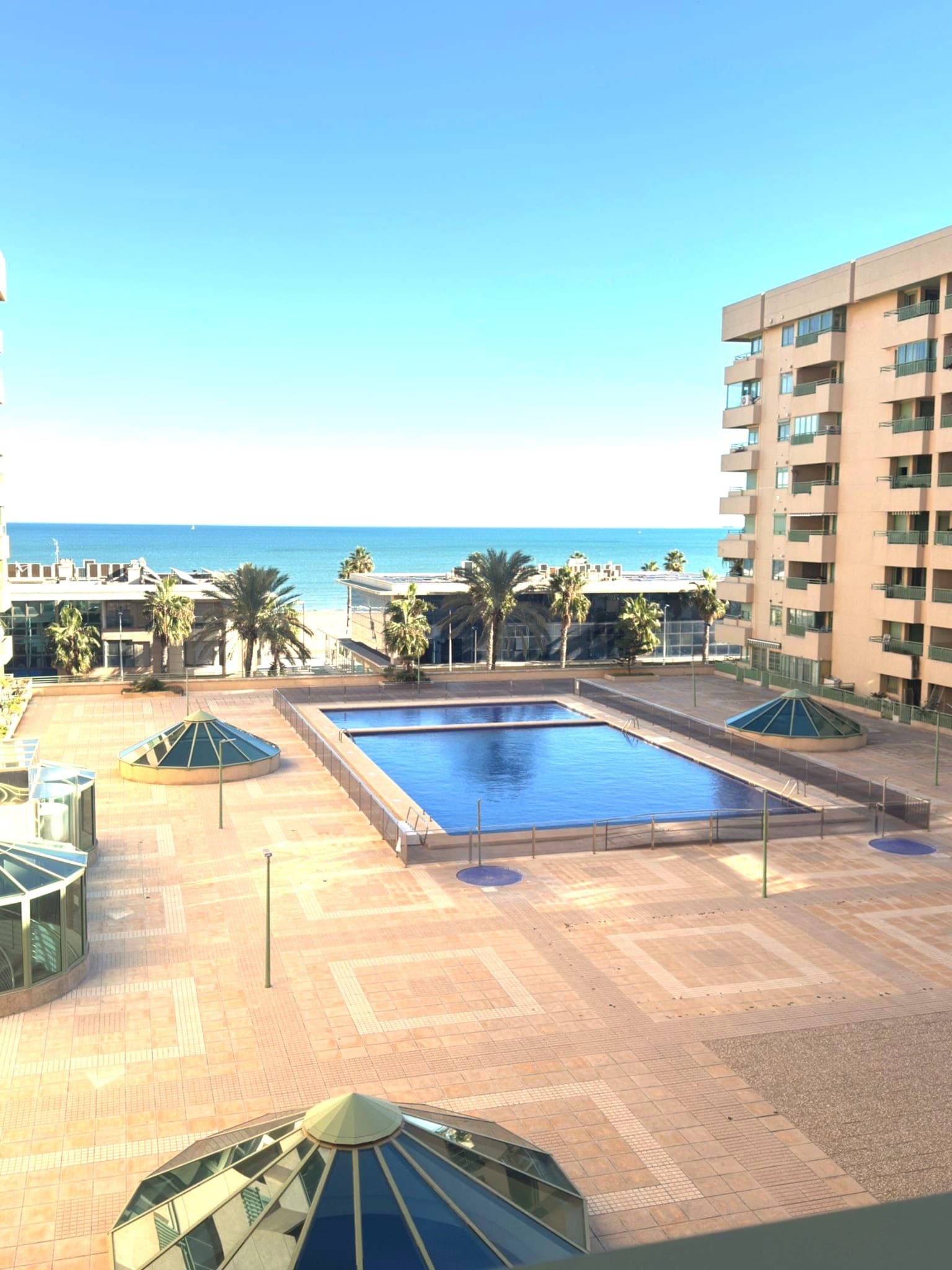 BEACH VALENCIA LUXURY B7-23 Apartment with terrace and sea views — piscina de la urbanización