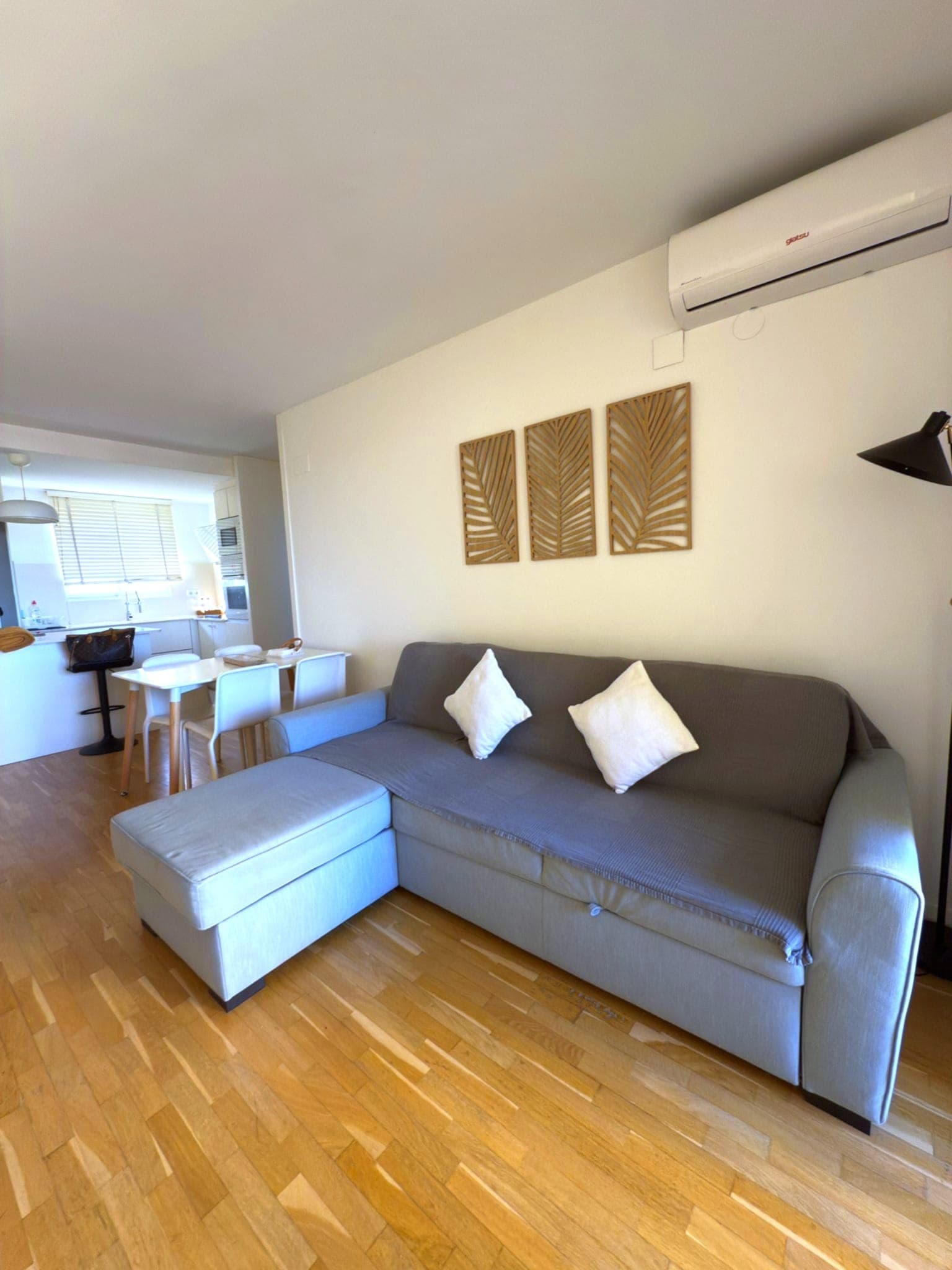 BEACH VALENCIA LUXURY B7-23 Apartment with terrace and sea views — salón-comedor, otra vista