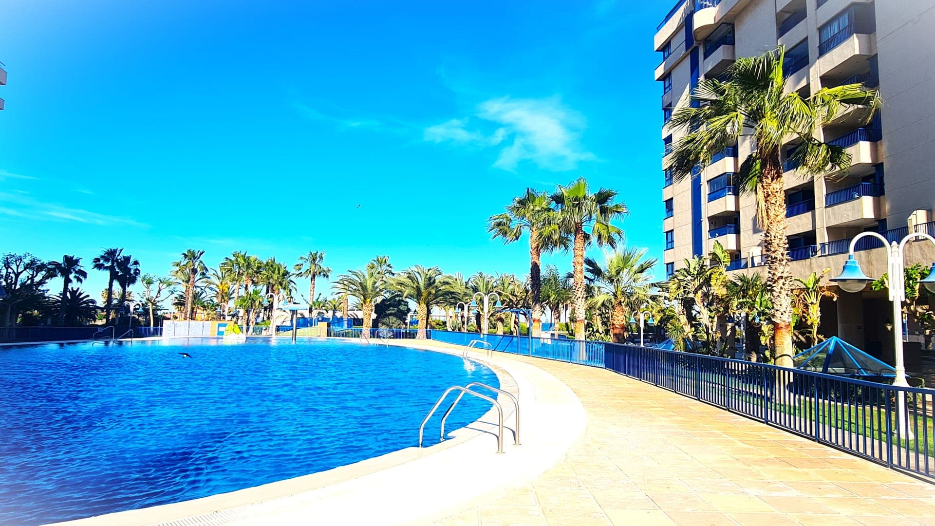 BEACH VALENCIA LUXURY D15-9 Apartment with terrace and sea views with two rooms — piscina de la urbanización
